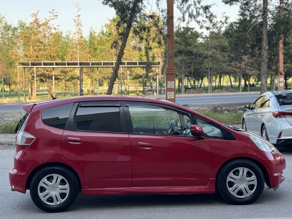 Honda Fit: 2009 г., 1.5 л, Автомат, Бензин, Хэтчбэк: фото 6