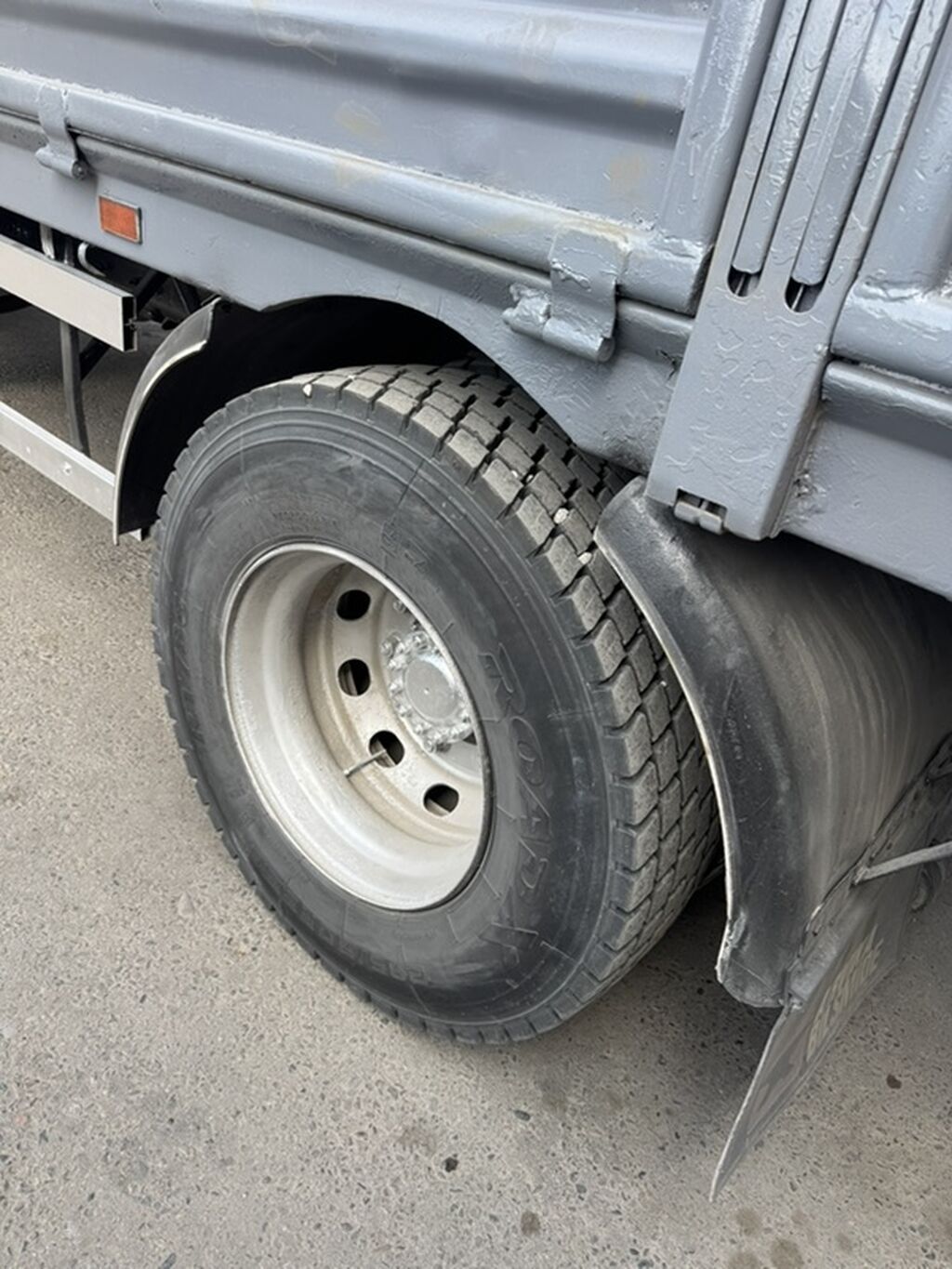 Грузовой бортовой автомобиль Volvo FM7 250 с КМУ Характеристики и: фото 2