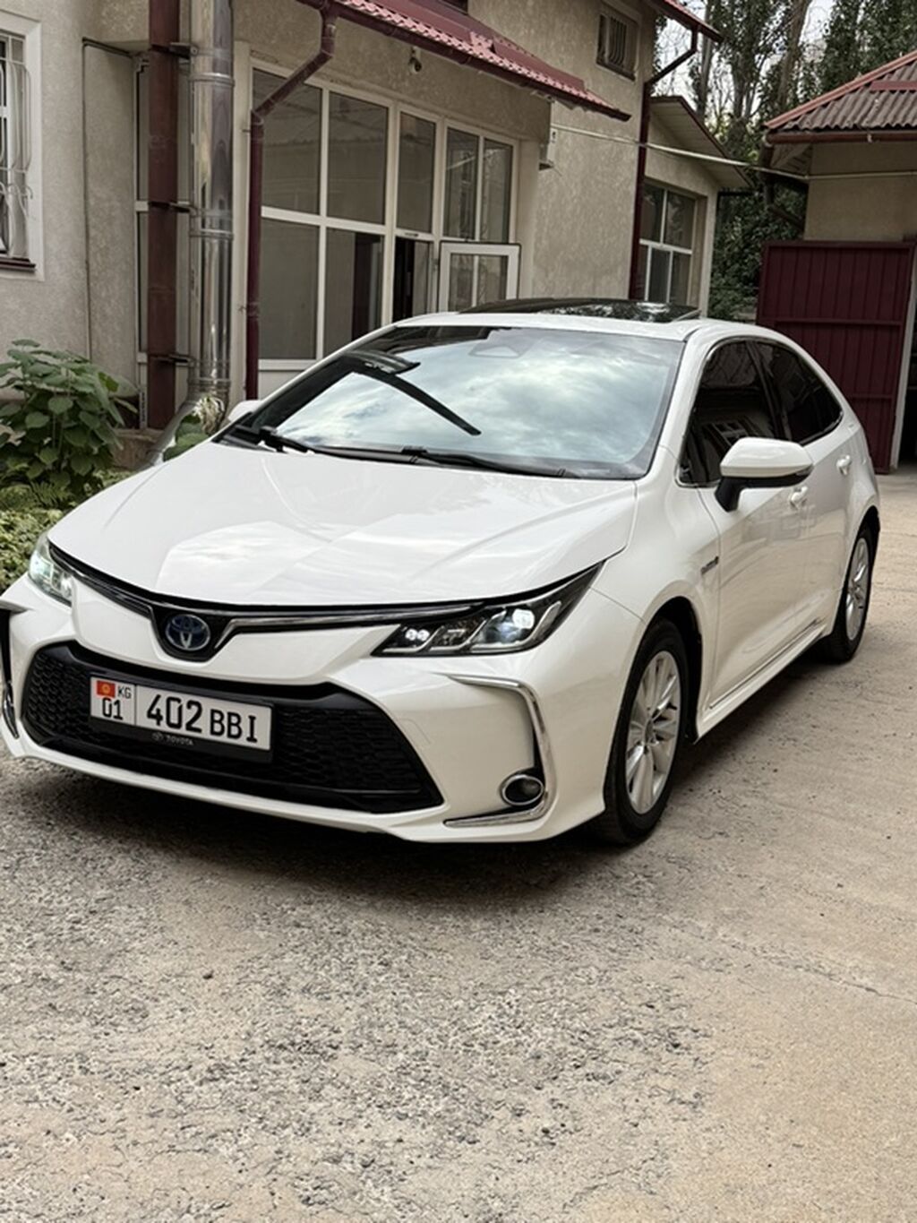 Toyota Corolla: 2023 г., 1.8 л, Вариатор, Гибрид, Седан: фото 3