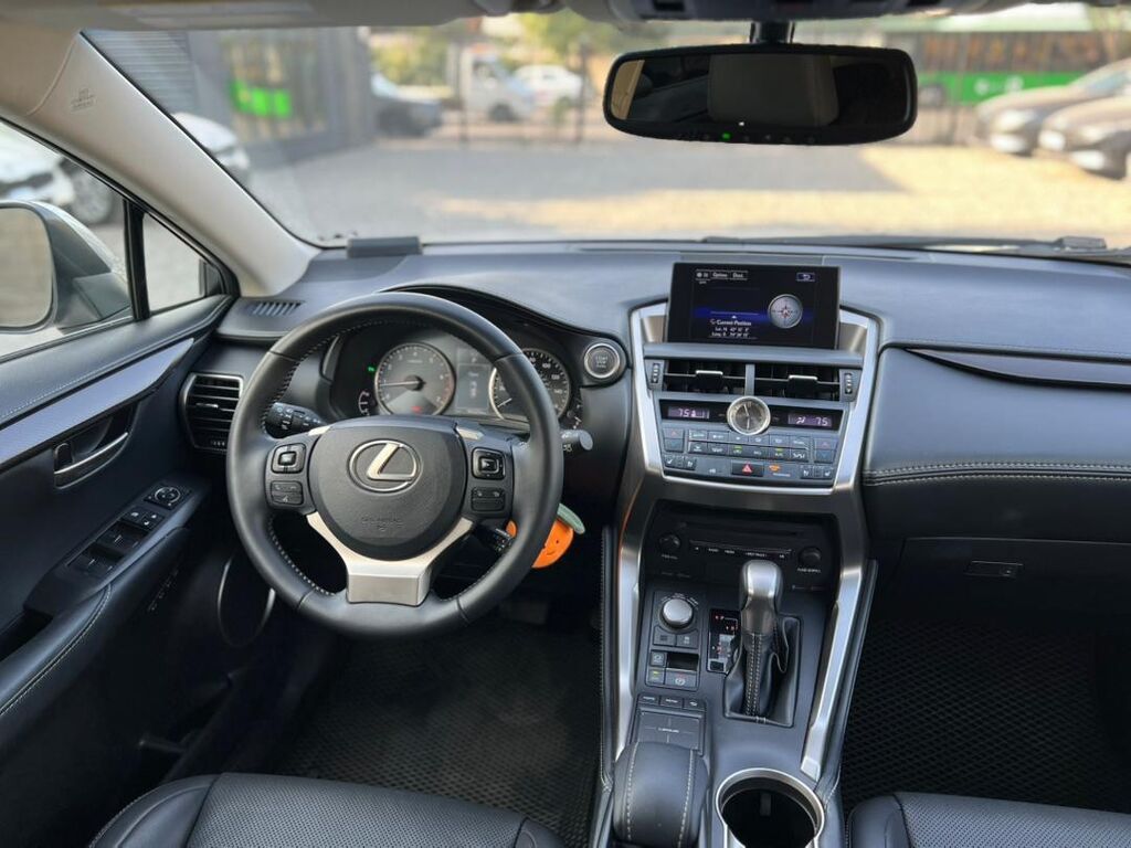 Lexus NX: 2017 г., Автомат, Бензин, Кроссовер: фото 4
