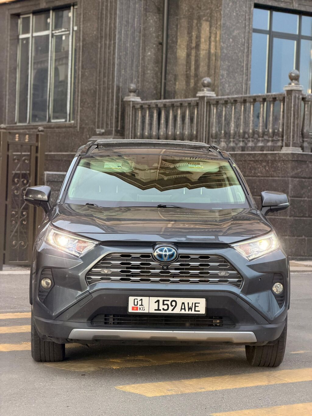 Toyota RAV4: 2019 г., 2.5 л, Автомат, Гибрид, Внедорожник: фото 4