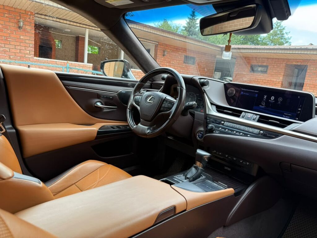 Lexus ES: 2018 г., 2.5 л, Автомат, Гибрид, Седан: фото 2