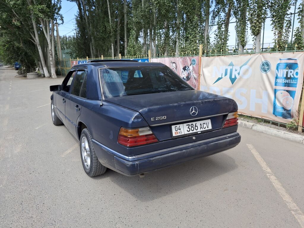 Mercedes-Benz E-Class: 1992 г., 2 л, Механика, Седан: фото 2