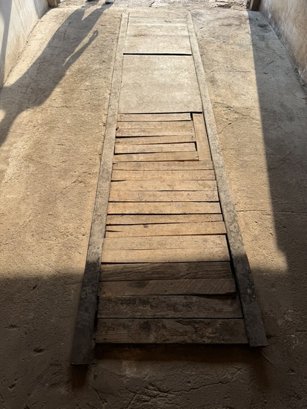 22 kv. m, 3 * 6 * 3 Beton Kommunal xətlər qoşulmayıb