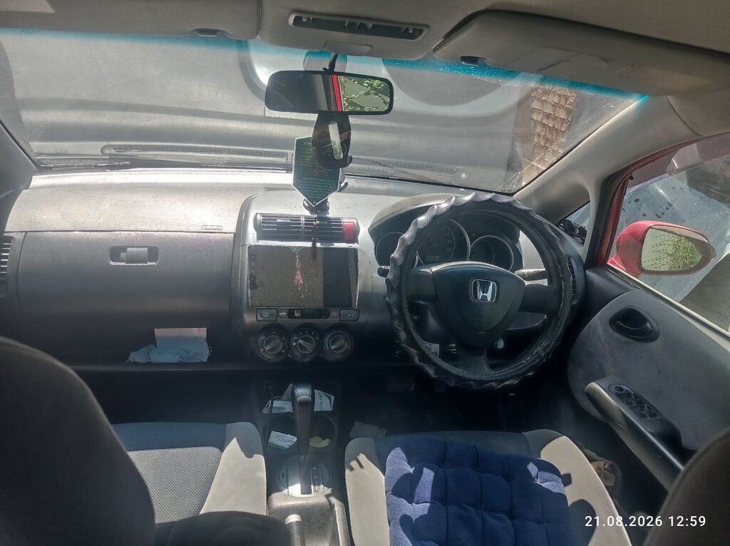 Honda Fit: 2002 г., 1.3 л, Автомат, Бензин, Хэтчбэк: фото 6