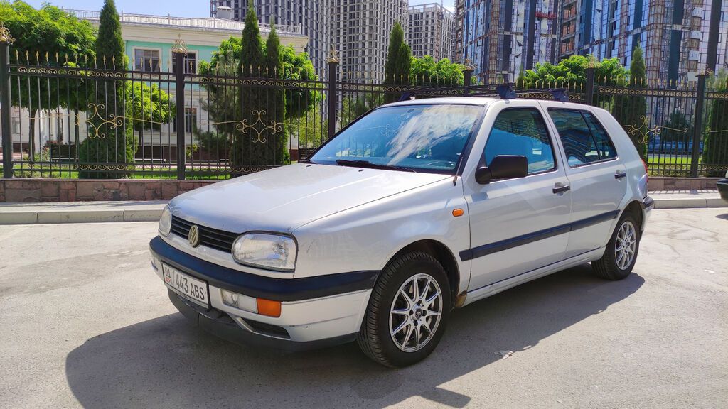 Volkswagen Golf: 1996 г., 1.8 л, Механика, Бензин: фото 1
