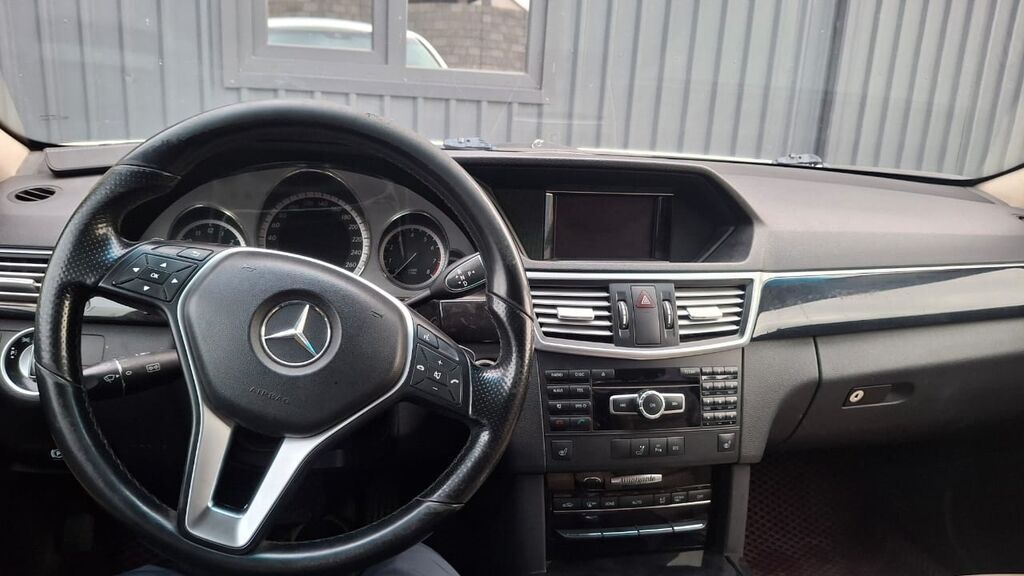 Mercedes-Benz E-Class: 2012 г., 2 л, Автомат, Бензин, Седан: фото 5