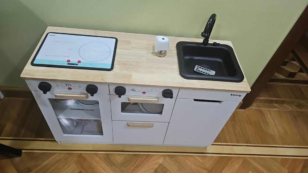Usaq ucun metbex. Plite hissesi sesli isiqli isleyir. Umivalniki