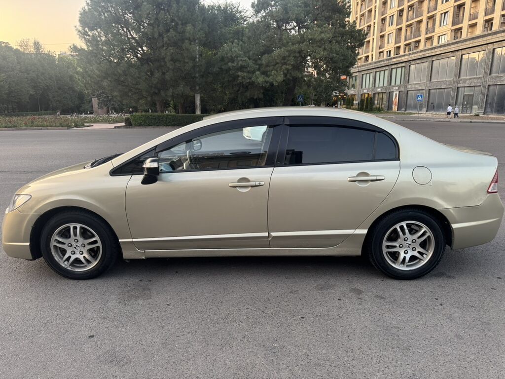 Honda Civic: 2008 г., 1.8 л, Механика, Бензин, Седан: фото 2