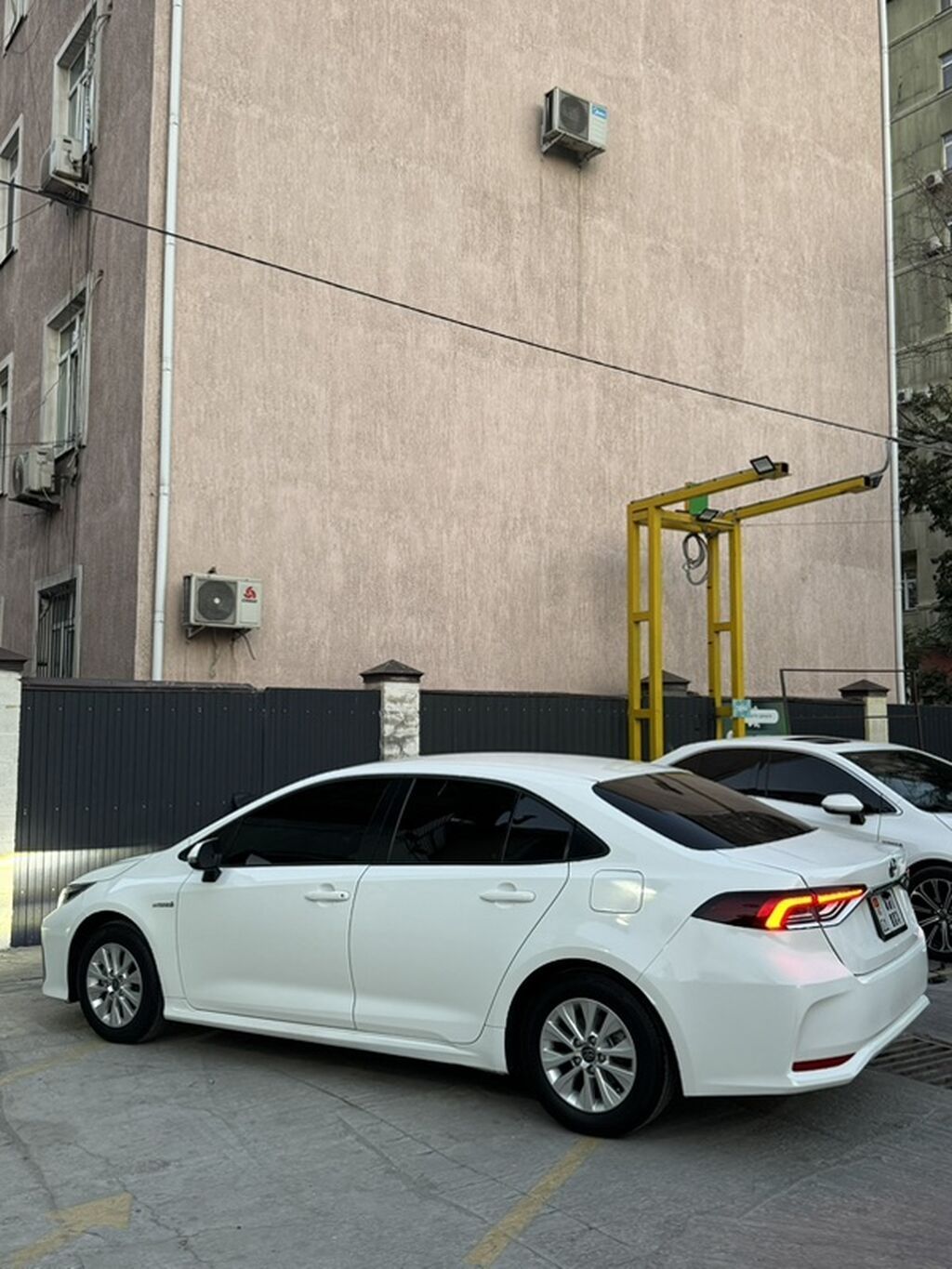 Toyota Corolla: 2023 г., 1.8 л, Вариатор, Гибрид, Седан: фото 2
