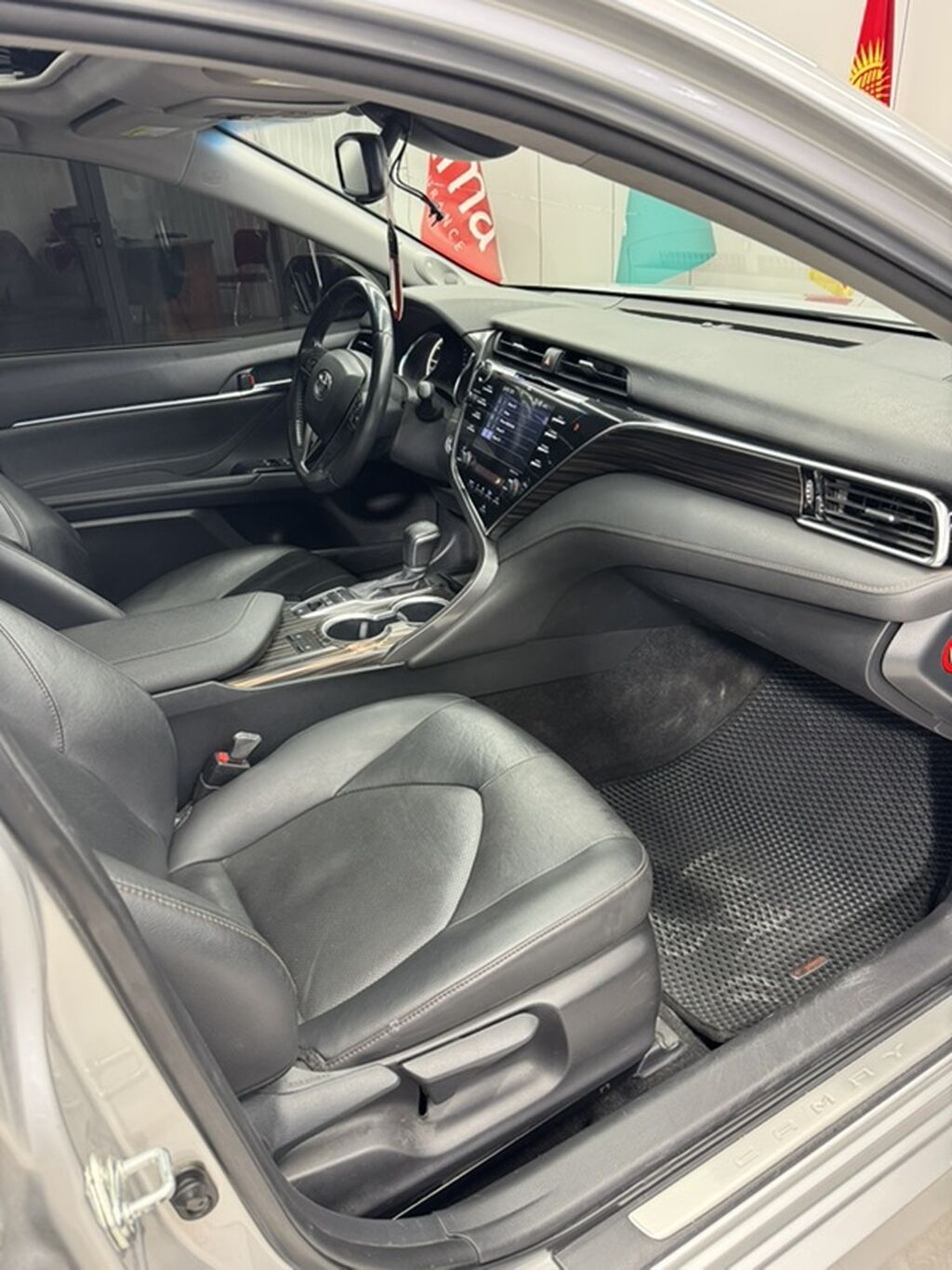 Toyota Camry: 2018 г., 2.5 л, Вариатор, Гибрид, Седан: фото 4