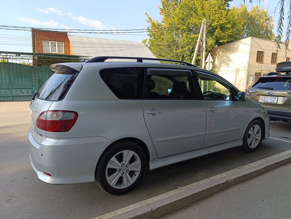 Toyota Ipsum: 2003 г., 2.4 л, Автомат, Газ, Минивэн: фото 4
