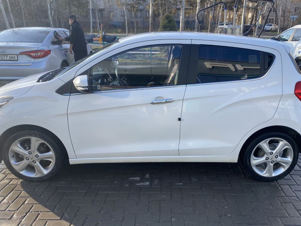 Chevrolet Spark: 2018 г., 1 л, Автомат, Бензин, Хэтчбэк: фото 3