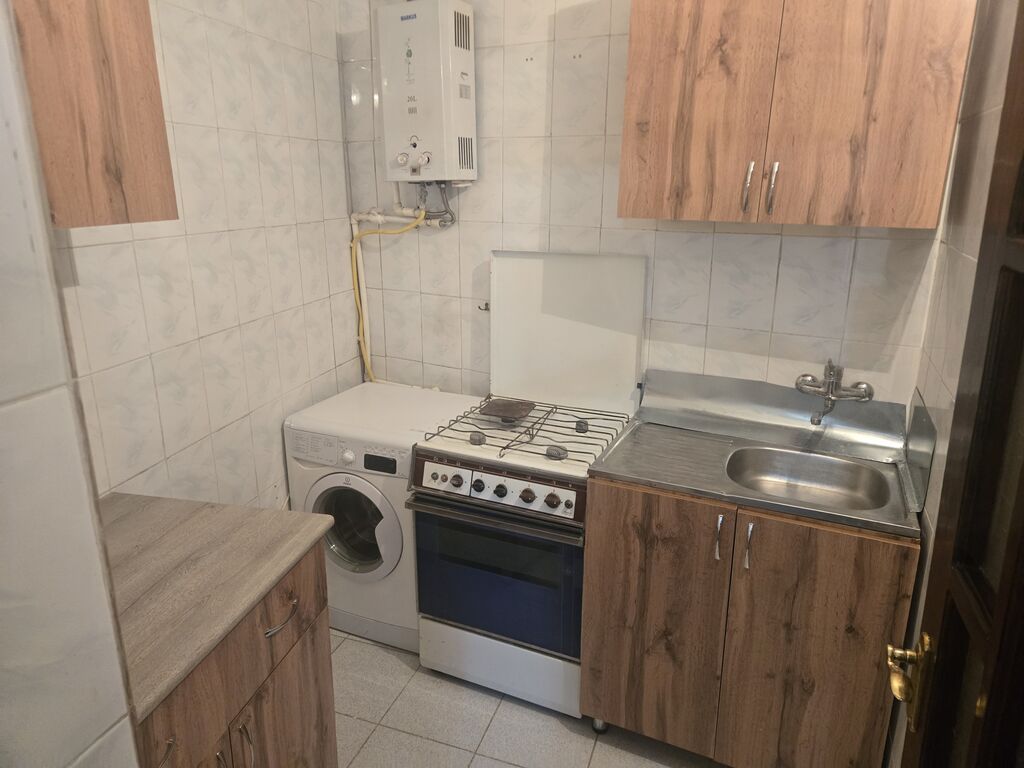 2 mərtəbəli həyət evi - Plan: 2 səviyyə, küçəyə ayrıca giriş -