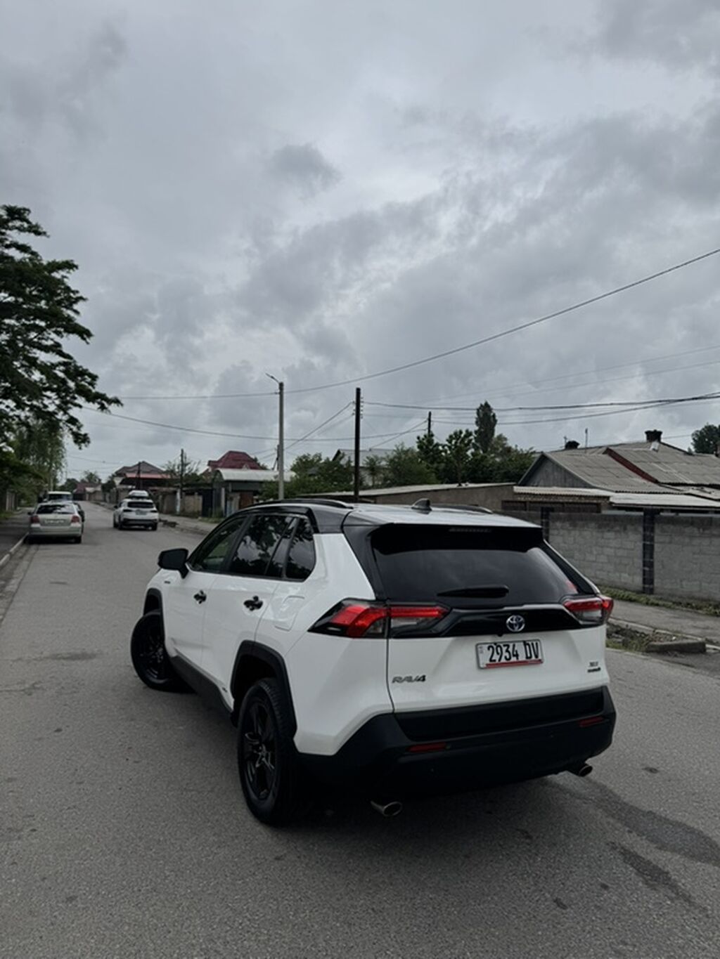 Toyota RAV4: 2019 г., 2.5 л, Автомат, Гибрид, Кроссовер — фото 3