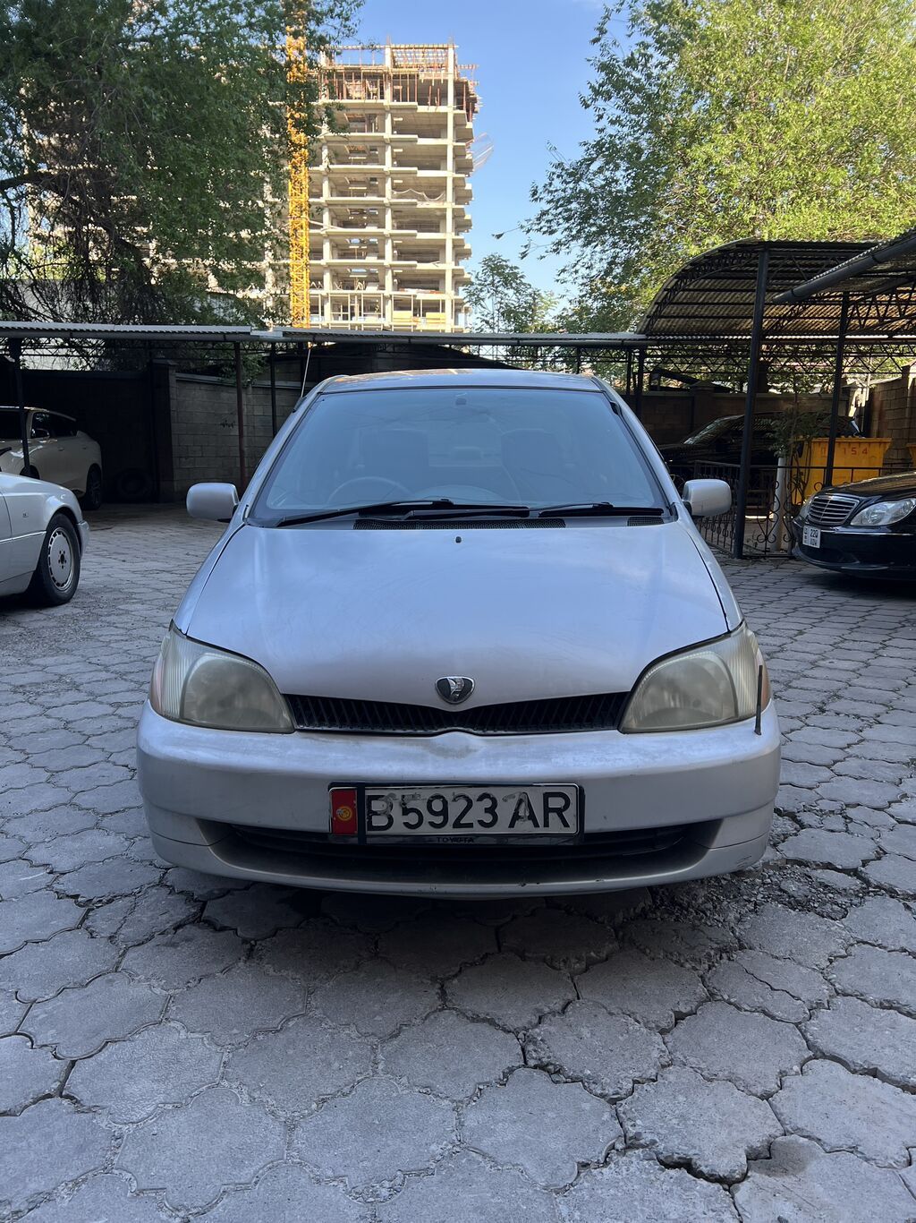 Toyota Platz: 2001 г., 1.3 л, Автомат, Газ, Седан: фото 2