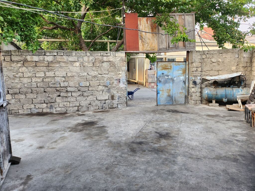 Avtoservis/ustaxana üçün hazır boks sahəsi - Geniş qapalı boks: beton