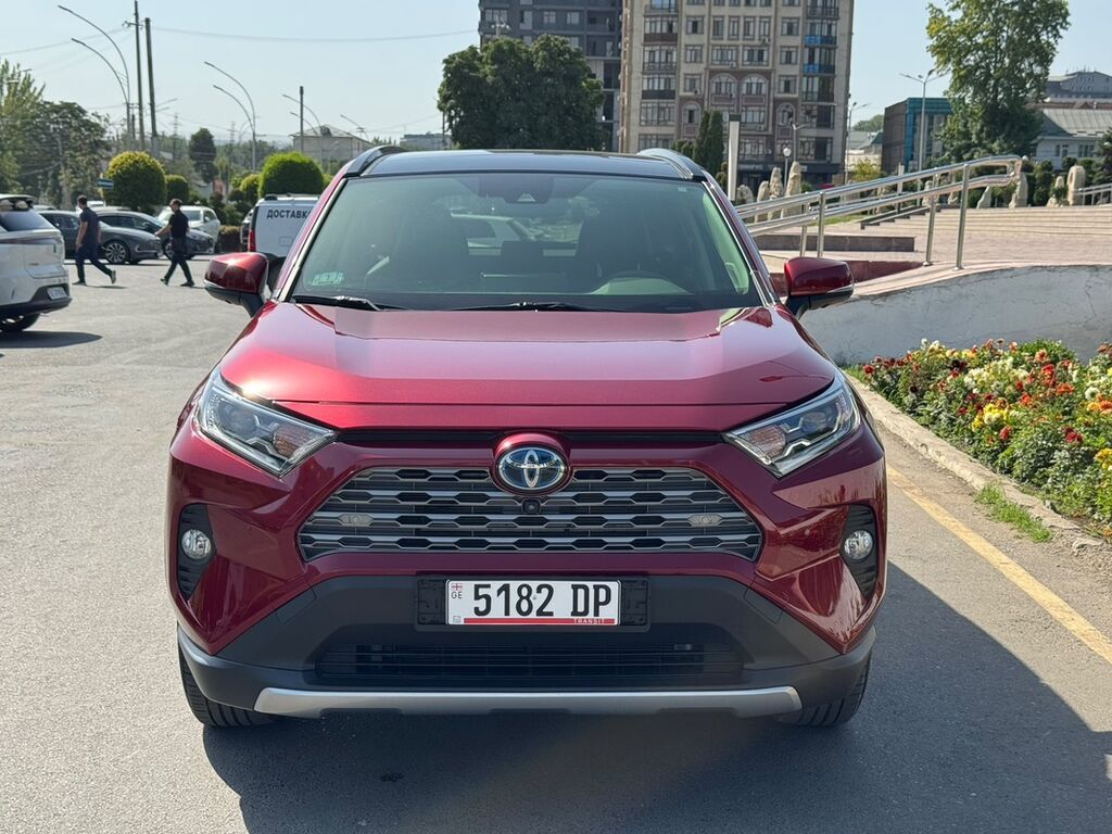 Toyota RAV4: 2020 г., Гибрид, Кроссовер: фото 1
