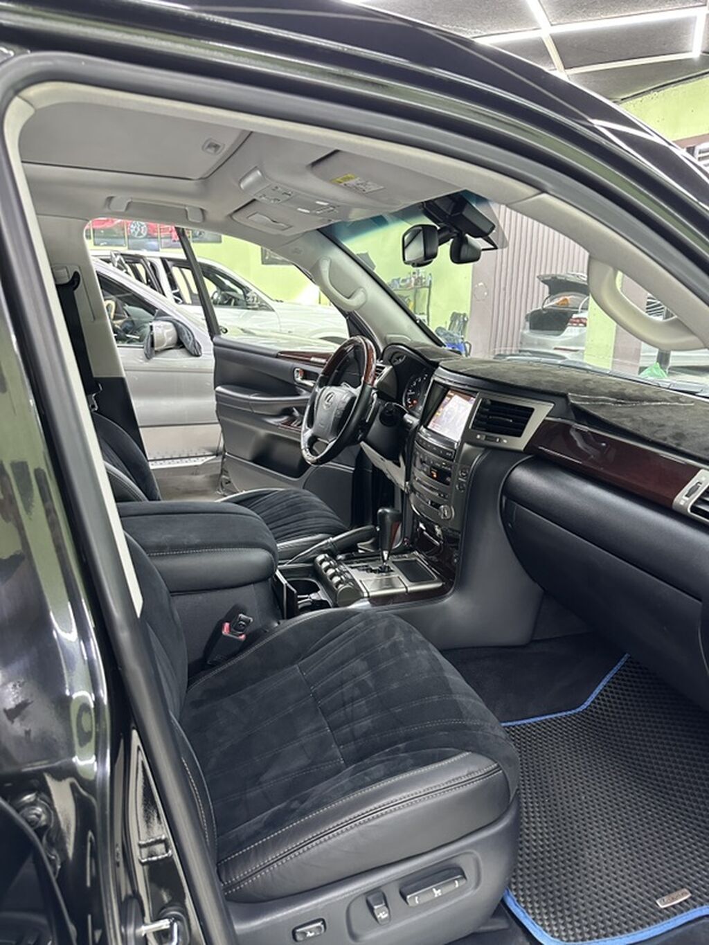 Lexus LX: 2013 г., 5.7 л, Автомат, Газ, Внедорожник: фото 6
