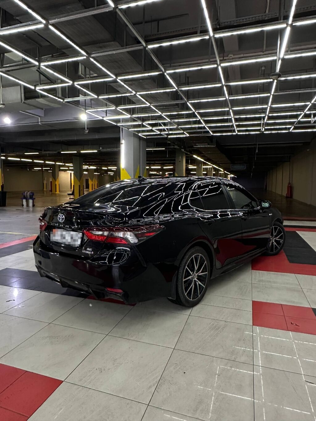 Toyota Camry: 2021 г., 2.5 л, Гибрид, Седан: фото 5