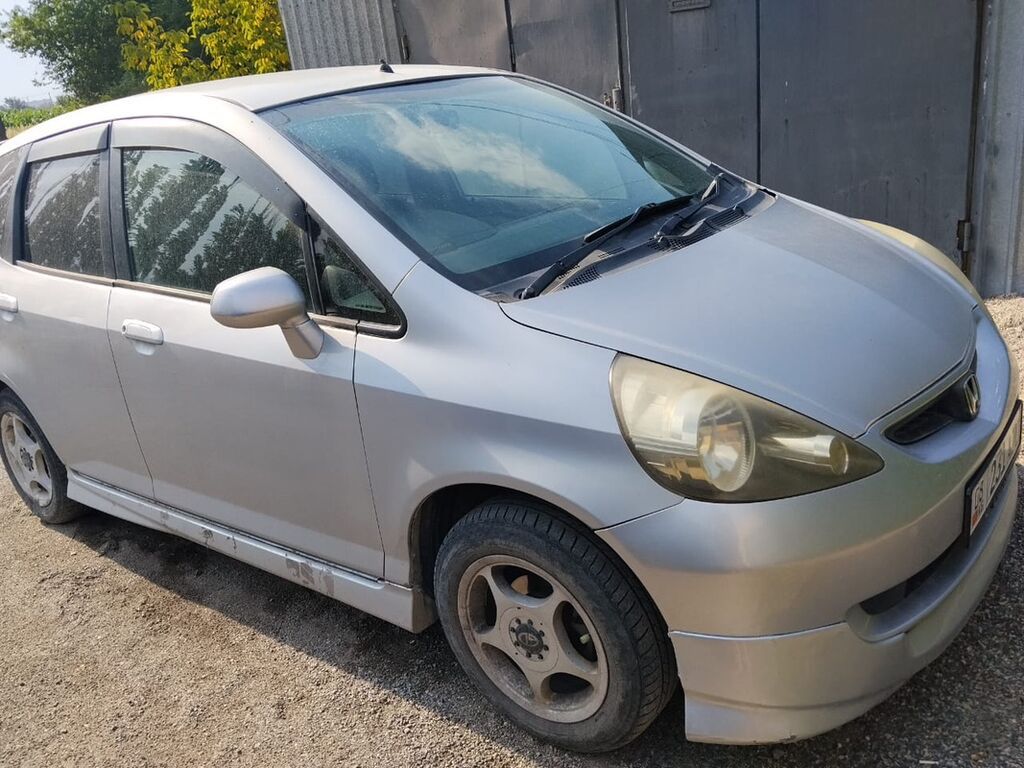 Honda Fit: 2002 г., 1.3 л, Автомат, Бензин, Хэтчбэк — фото 4
