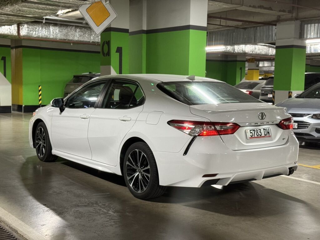 Toyota Camry: 2020 г., 2.5 л, Автомат, Бензин, Седан: фото 4
