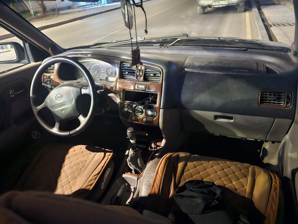 Nissan Primera: 1999 г., 1.9 л, Механика, Бензин, Седан: фото 5