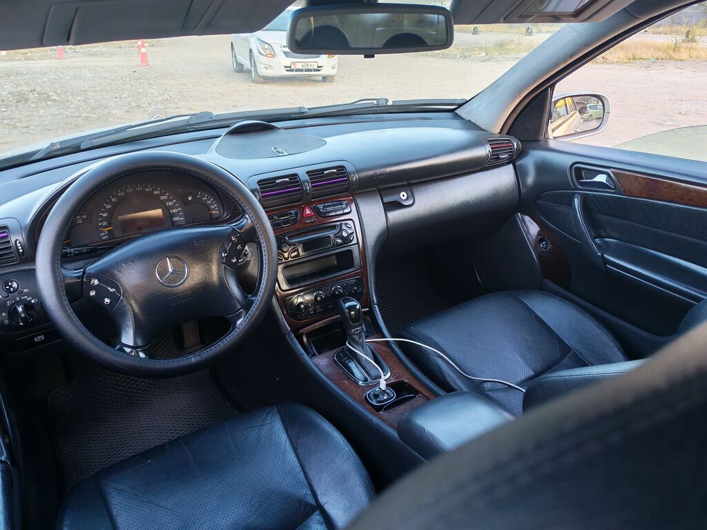 Mercedes-Benz C-Class: 2001 г., 2 л, Автомат, Бензин, Седан: фото 2