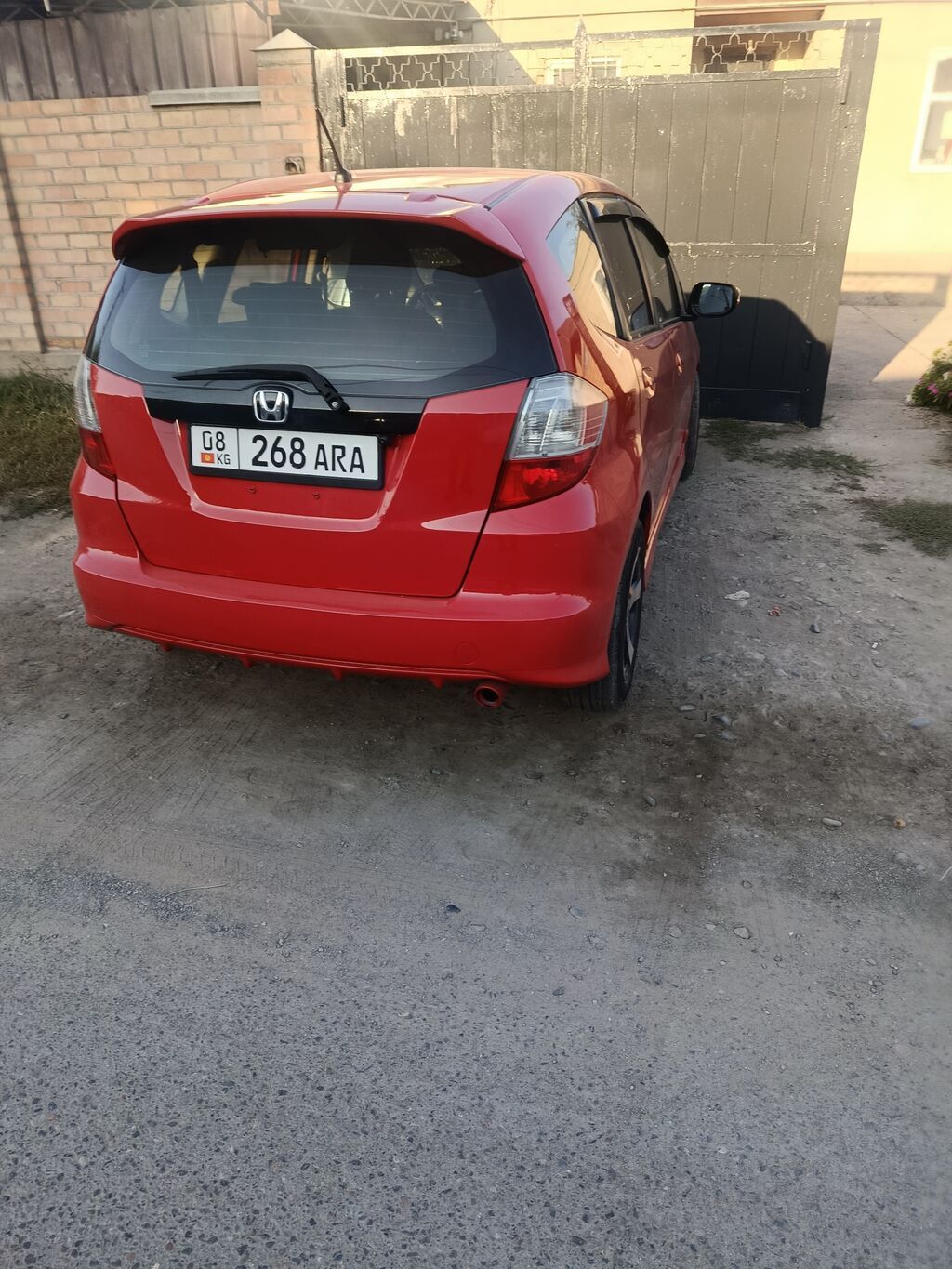 Honda Fit, 2011 г., 1.5 л, автомат, хэтчбек: фото 2