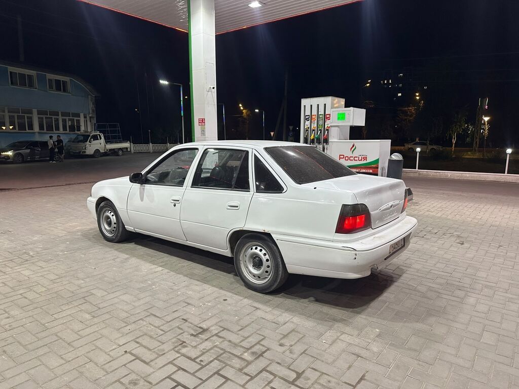 Daewoo Nexia: 1997 г., 1.5 л, Механика, Бензин, Седан: фото 2