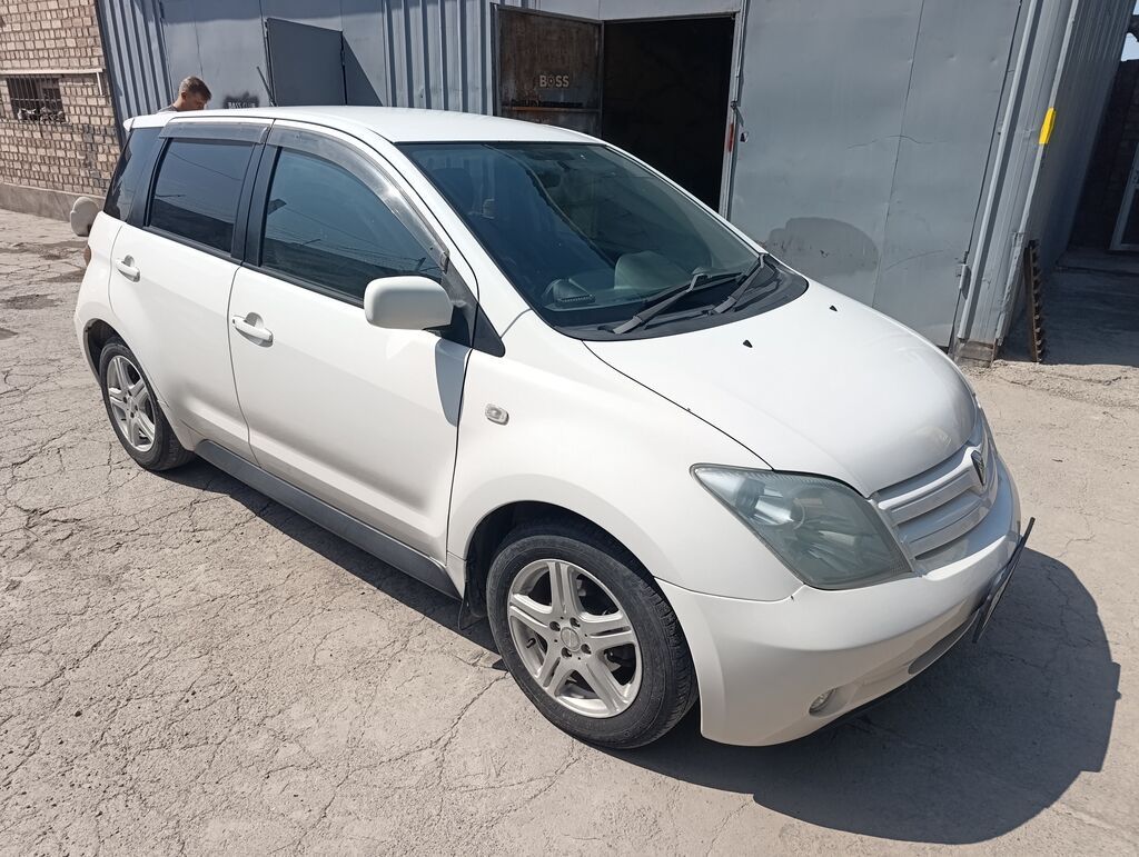 Toyota Ist: 2002 г., 1.5 л, Автомат: фото 3
