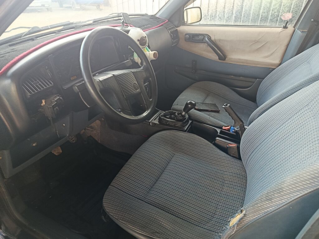 Volkswagen Passat: 1991 г., 1.8 л, Механика, Бензин, Седан: фото 6