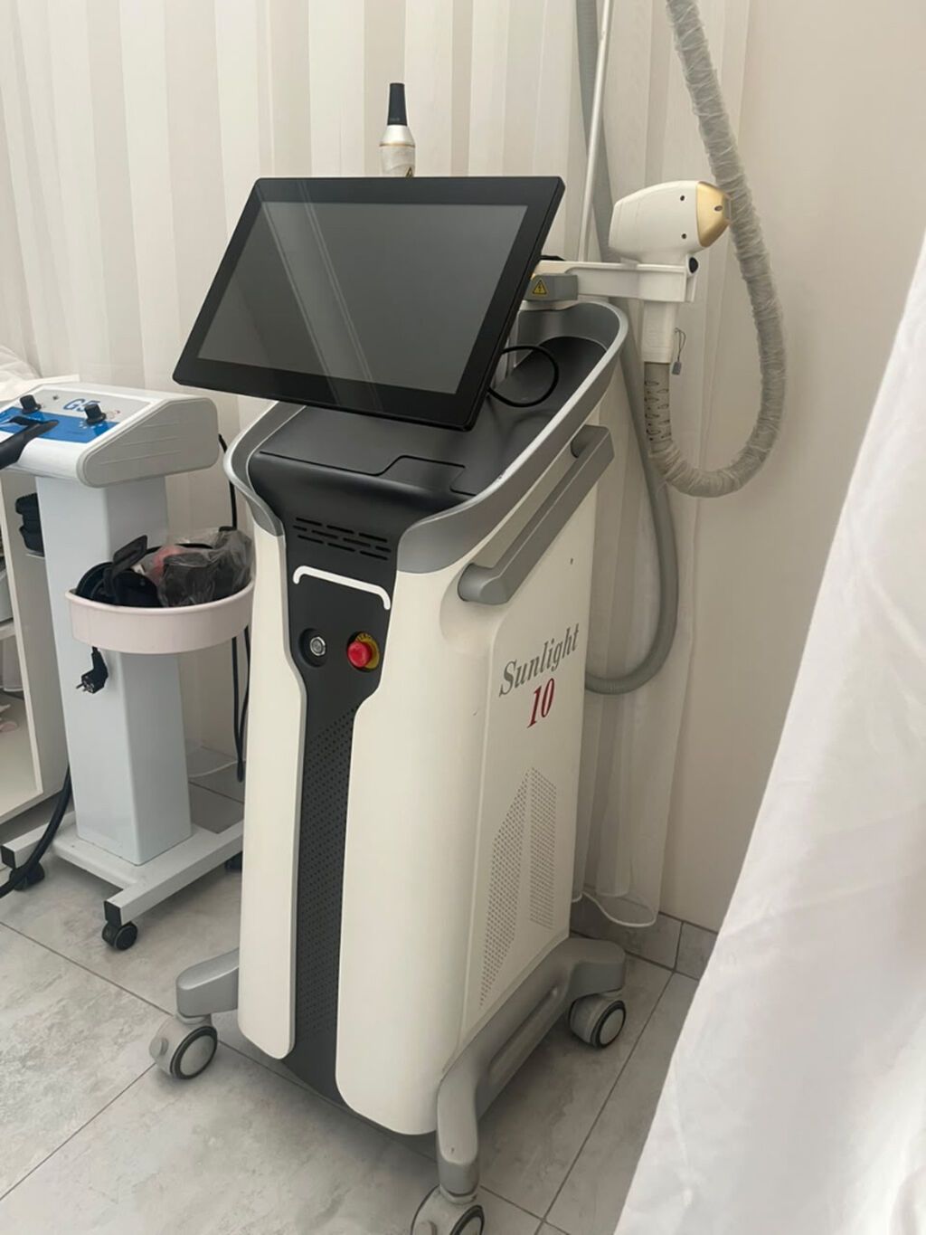 Lazer Sunlight 10 Diod Alexandrit, Tatusilmə və Karbonpilinq başlıqlı