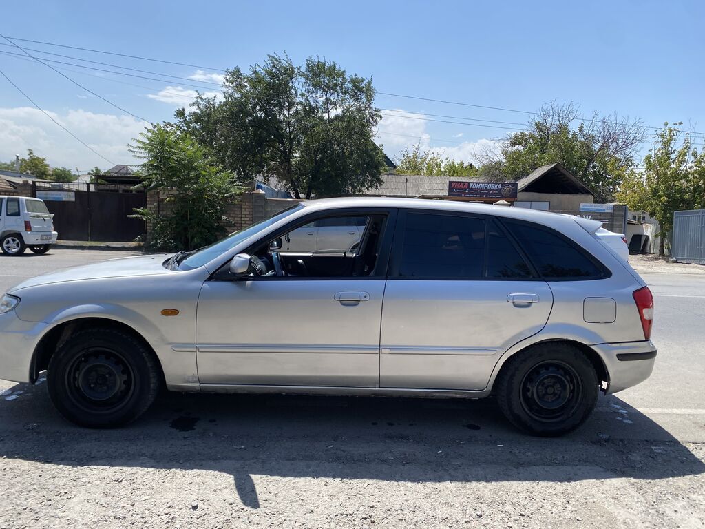 Mazda 323: 2002 г., Механика, Бензин, Хэтчбэк: фото 4
