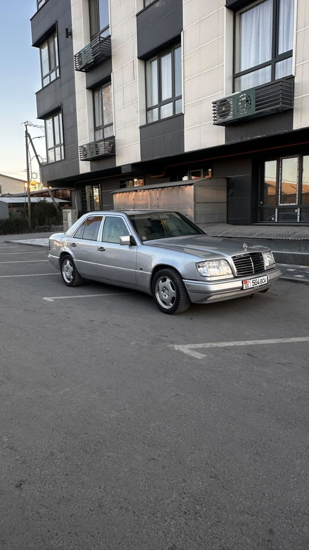 Mercedes-Benz W124: 1993 г., 4.2 л, Механика, Бензин, Седан: фото 4