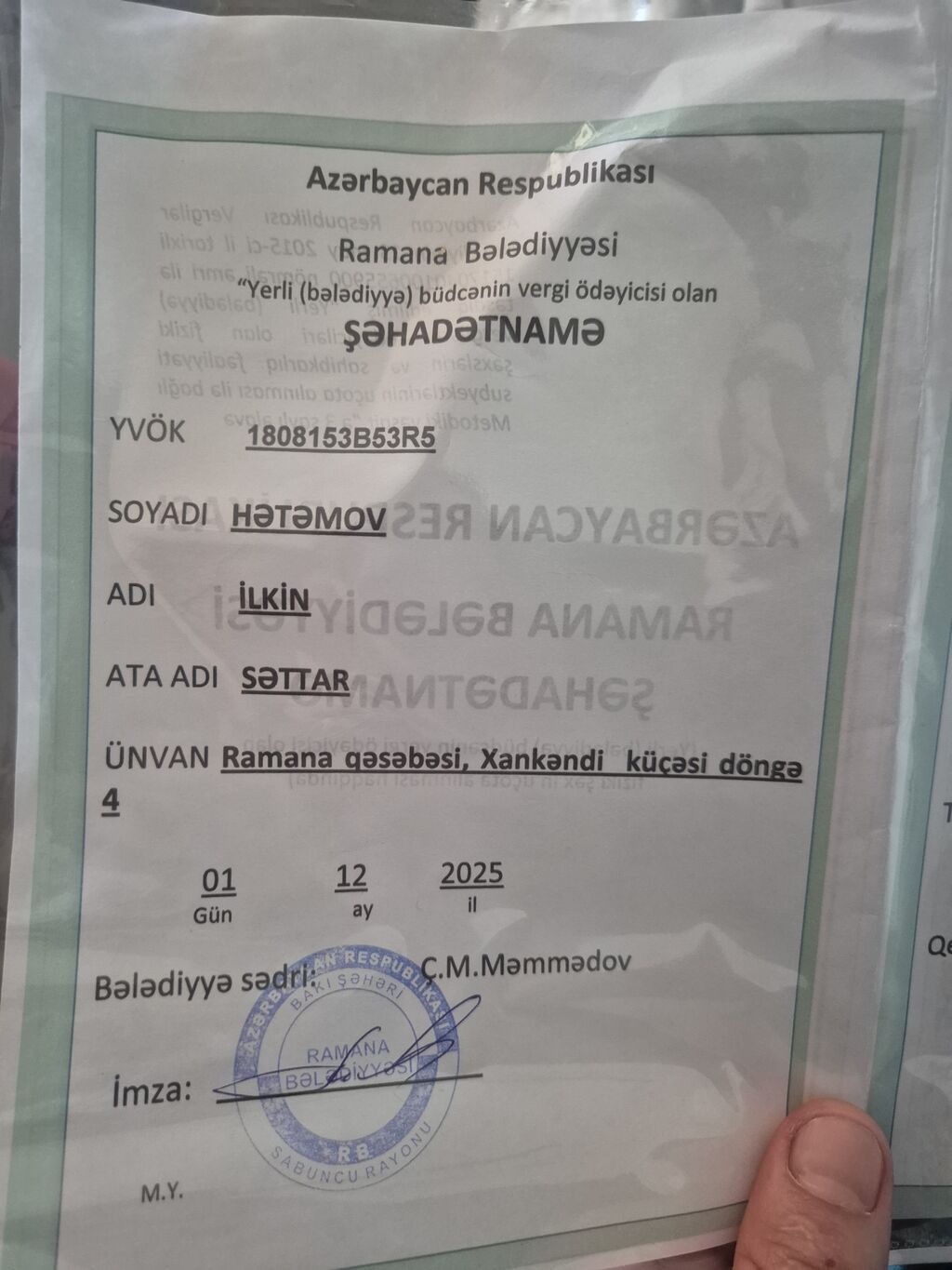 Yeni ramanada əsas yola 5 dəyqəlik məsafədə yerləşir.Şəxsi