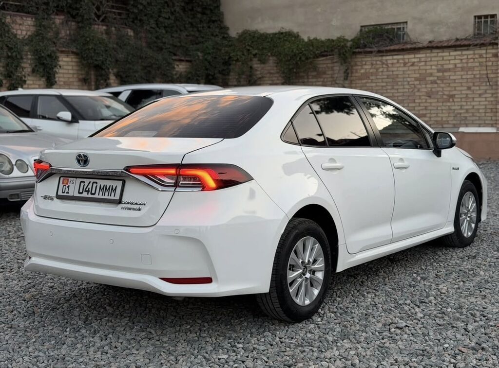 Toyota Corolla: 2022 г., 1.8 л, Автомат, Гибрид, Седан: фото 5