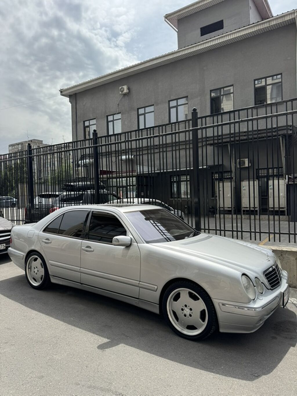 Mercedes-Benz E-Class: 2000 г., 3.2 л, Автомат, Бензин, Седан: фото 1