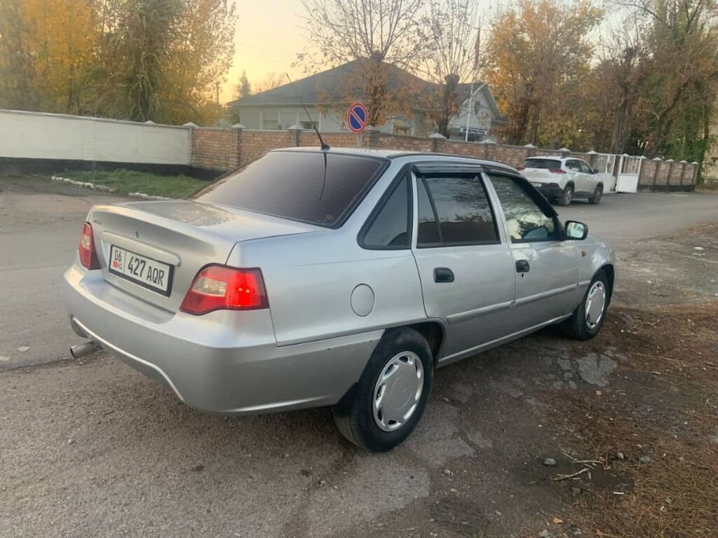 Daewoo Nexia: 2008 г., 1.5 л, Механика, Бензин, Седан: фото 4