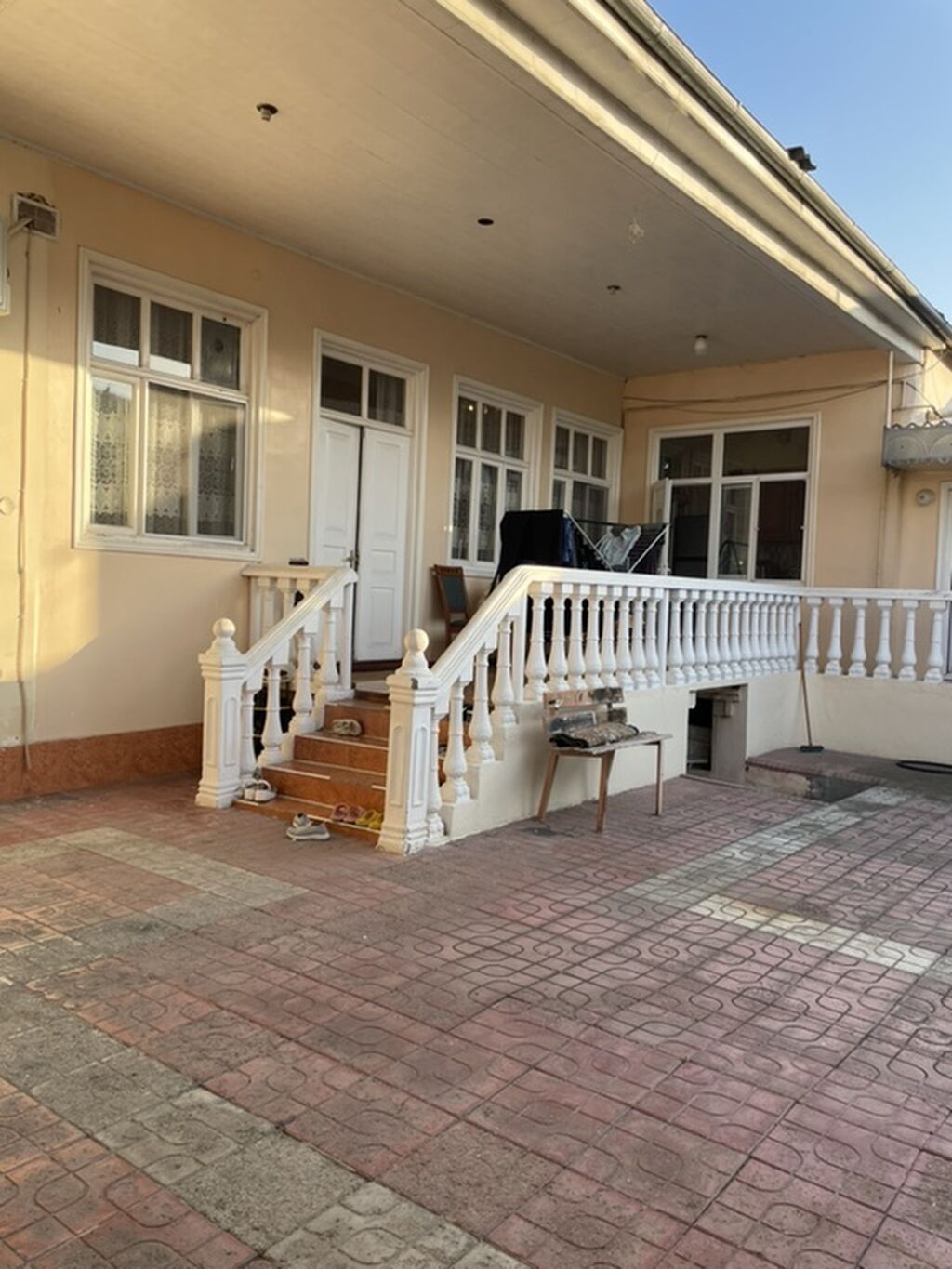 Gəncə şəhəri Ftaroy çasta 11nömrəli məktəbin yaxınlığı 3 yataq otağı 1
