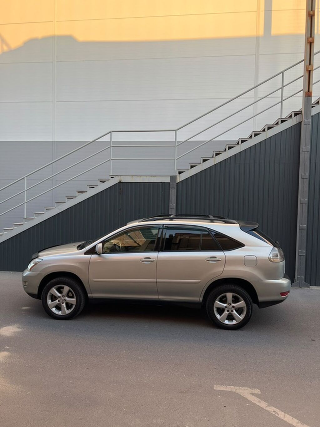 Lexus RX: 2004 г., 3.3 л, Автомат, Бензин, Кроссовер: фото 2