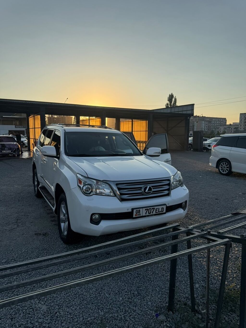 Lexus GX: 2010 г., 4.6 л, Автомат, Бензин, Внедорожник: фото 1