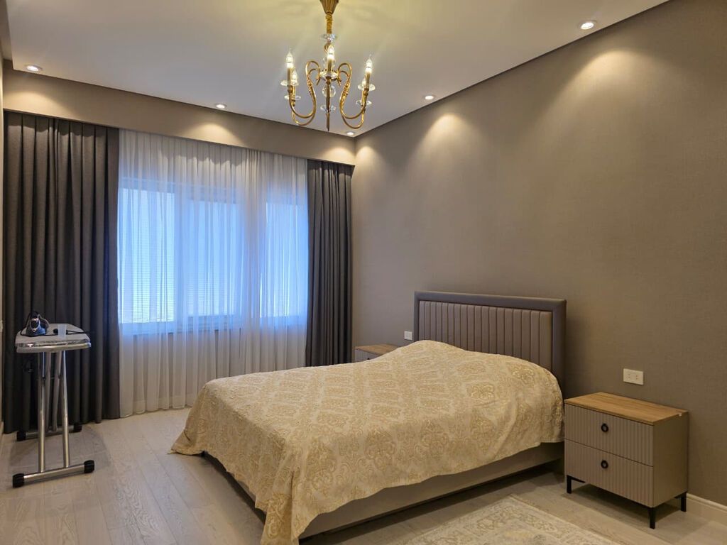 Ağ Şəhər — Qarabağ Atları Meydanı yaxınlığında 3 otaqlı kirayə mənzil