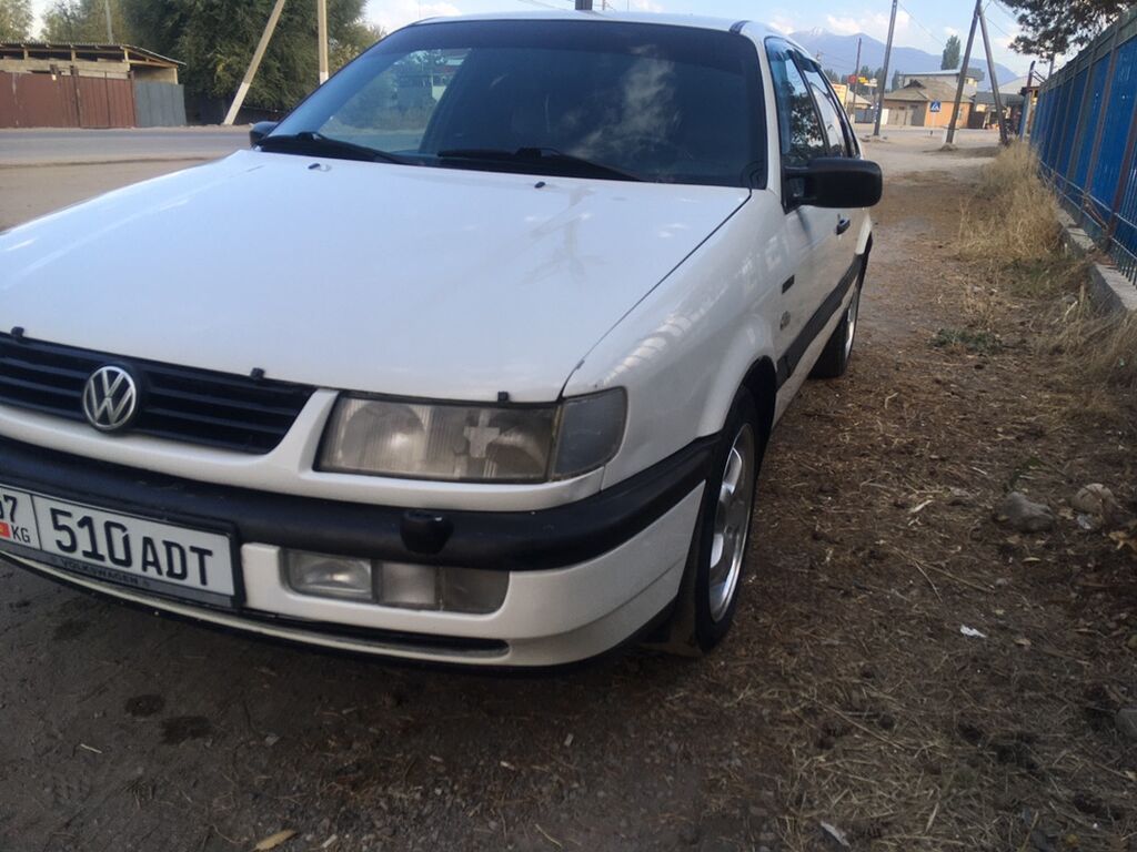 Volkswagen Passat: 1995 г., 2 л, Механика, Газ, Седан: фото 1