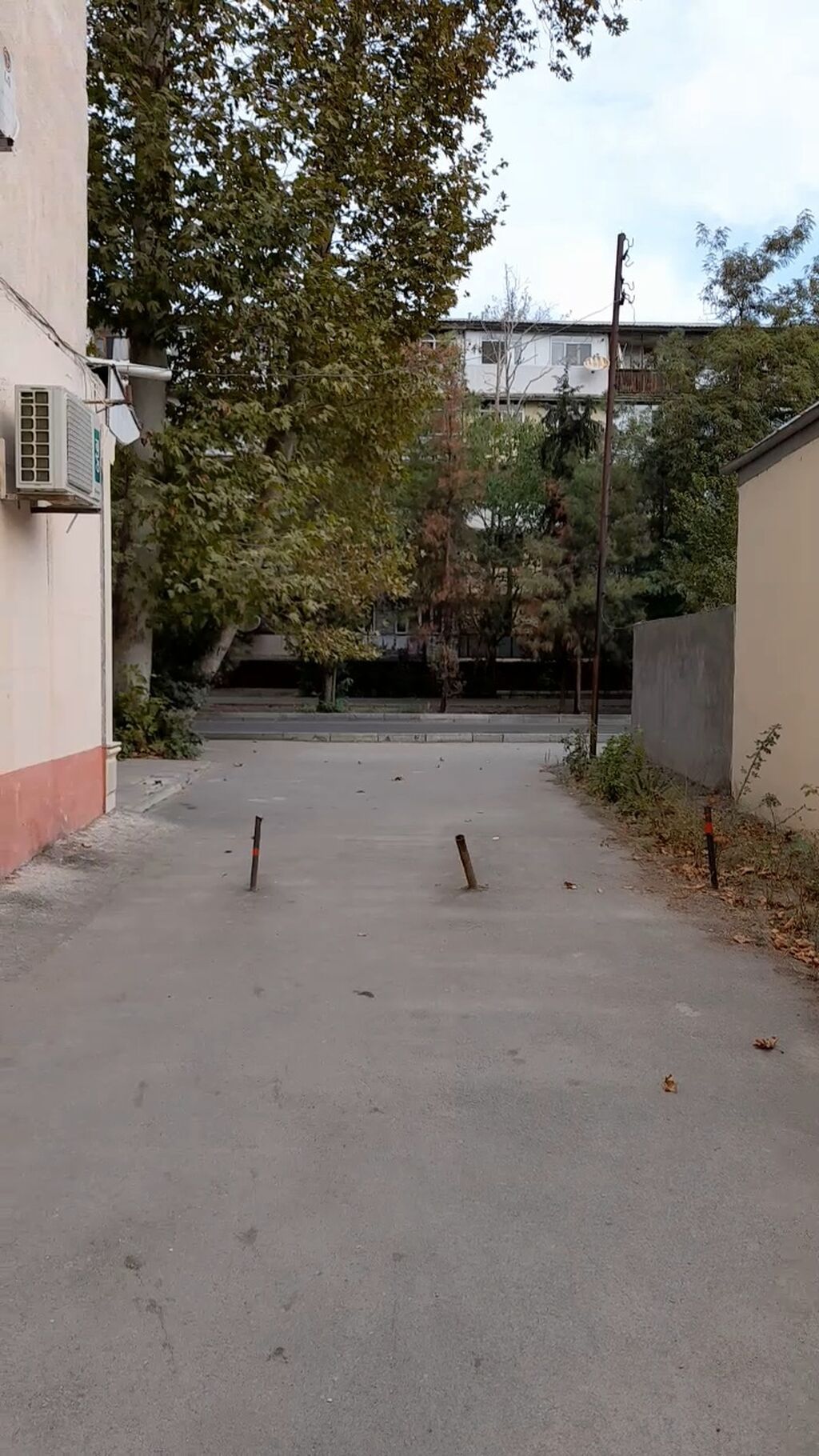MİNGƏÇEVİRDƏ EMBAVOD MEBELİN YANINDA Kirayə üçün həyət evi var