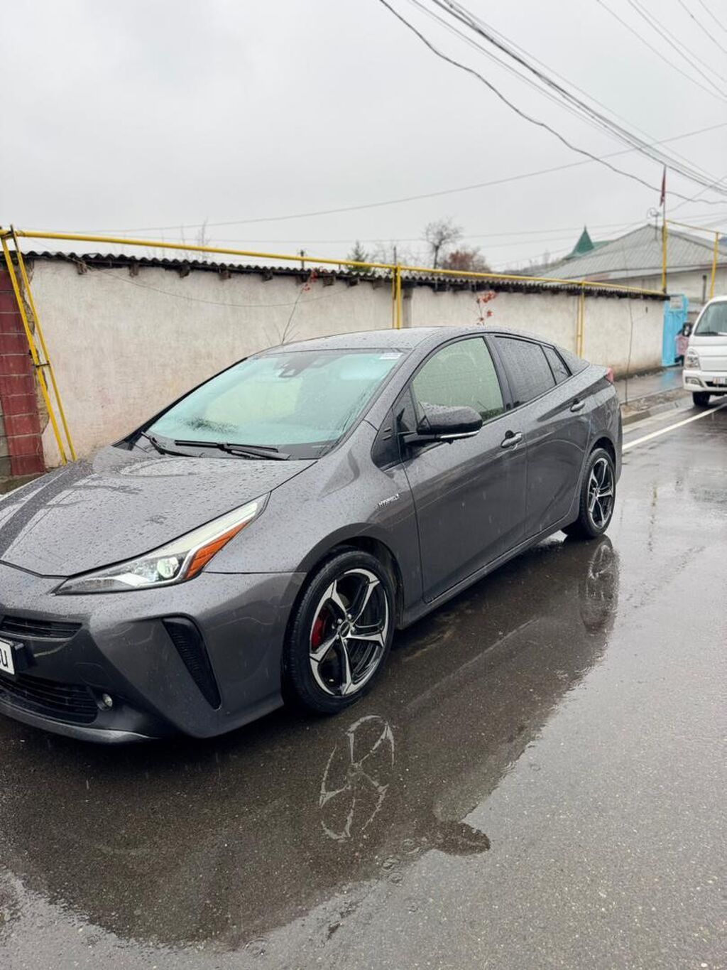 Toyota Prius: 2020 г., 1.8 л, Автомат, Гибрид, Лифтбек: фото 1