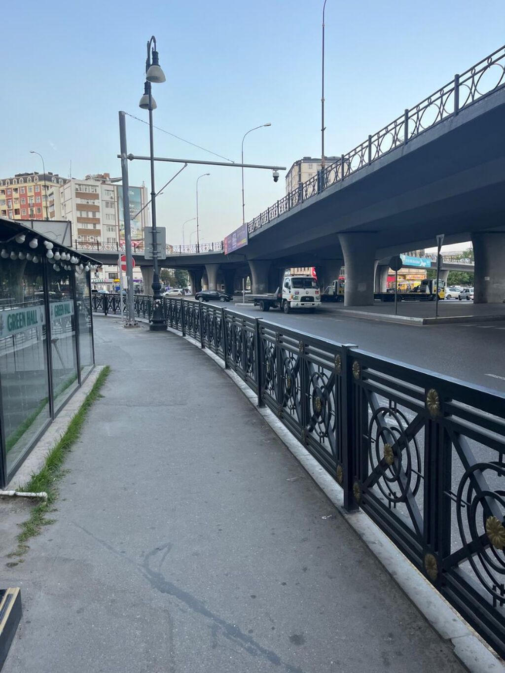 Təcili 20 Yanvar metrosuna qalxan yolda, Əcəmi metrosuna yaxin