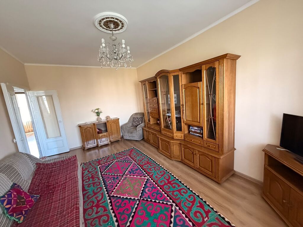 3 комнаты, 63 м², Аламедин-1 мкр 105 серия, 5 этаж, Косметический ремонт: фото 1