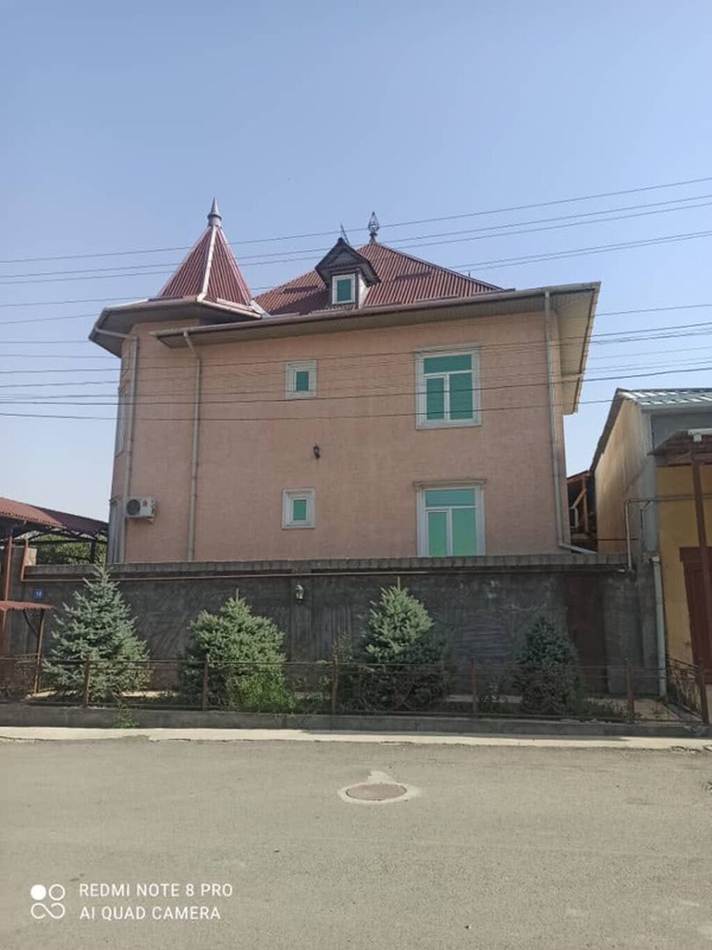 Просторный частный дом с благоустроенным двором и навесом для авто. -: фото 6