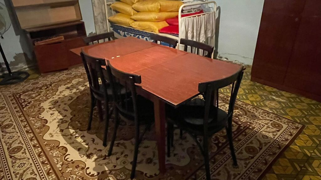 7 otaqlı, 167 kv. m, Təmirsiz